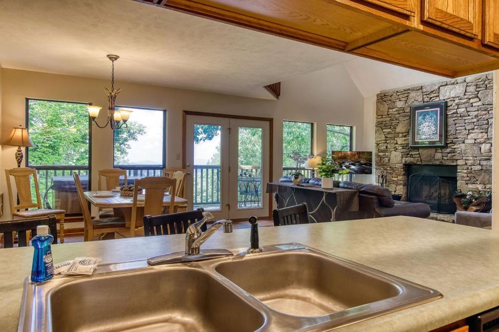Serenity Heights, Amazing Views, Hot Tub Pool Access, 1089 Free Tickets Each Paid Day, Dollywood Gatlinburg Dış mekan fotoğraf